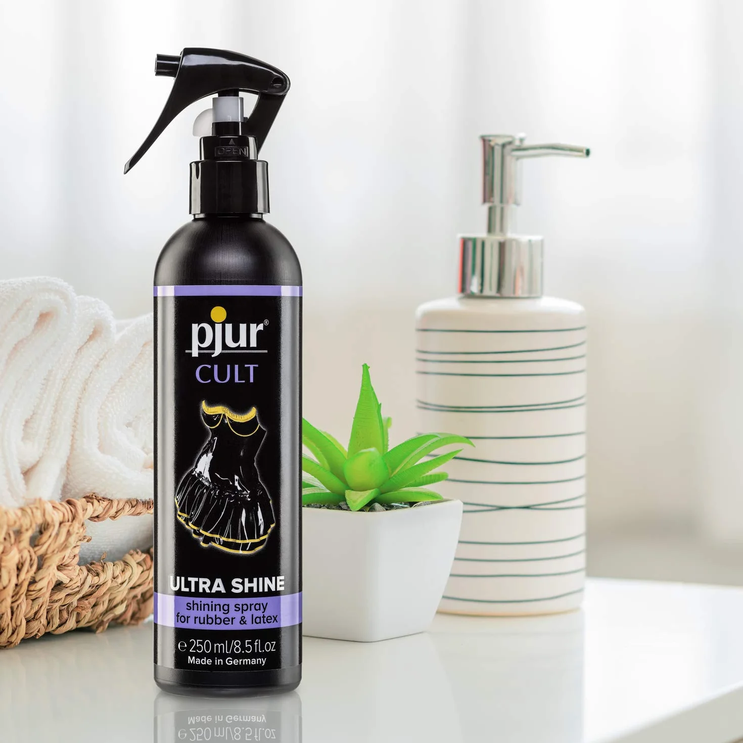 pjur CULT Ultra Shine 250ml - Środek do pielęgnacji lateksu i gumy