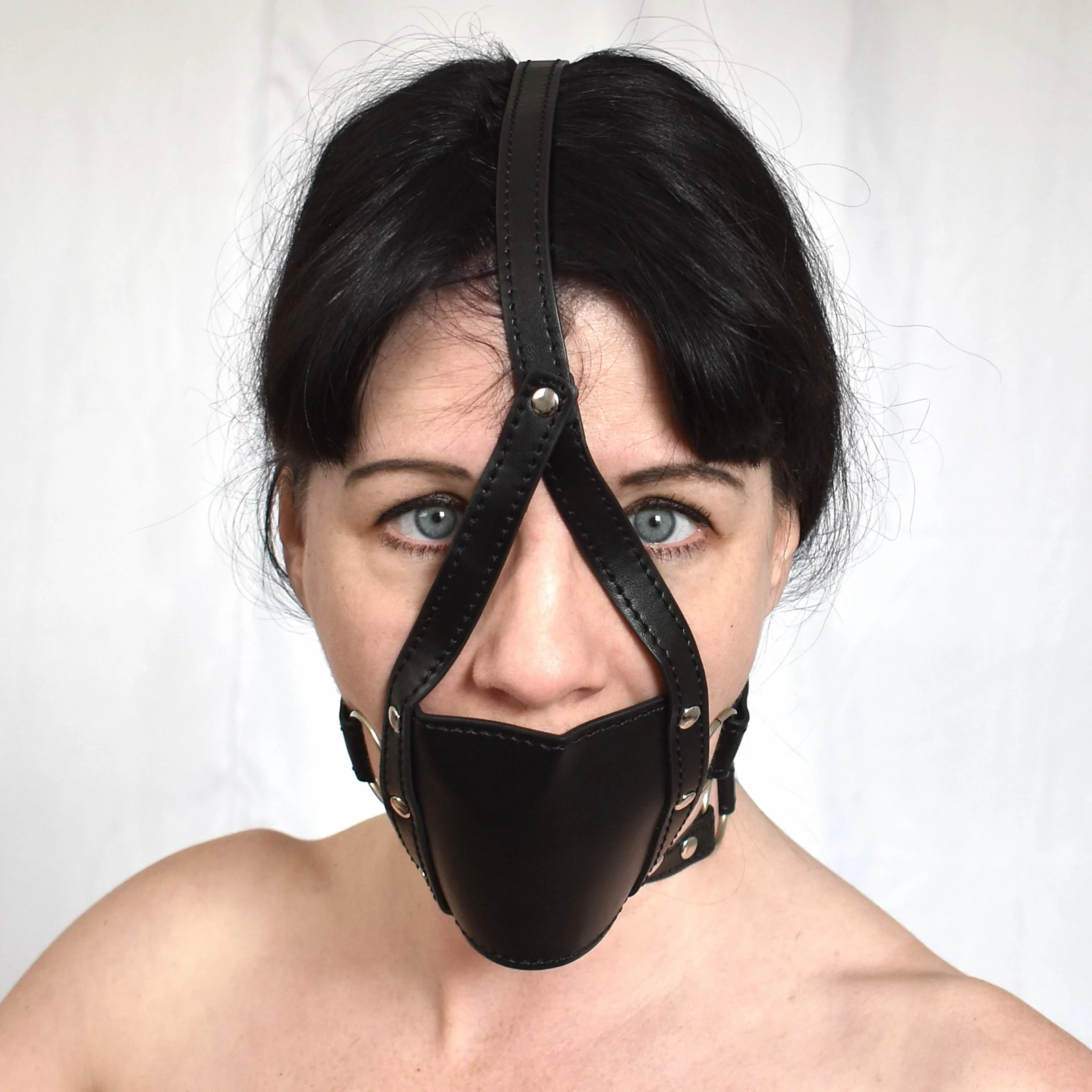 Bavaglio fetish in ecopelle con gag ball in silicone BDSM per giochi di ruolo regolabile